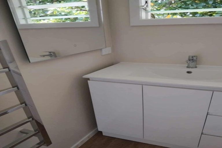 Photo of property in 5 Harbour Street, Moturoa, New Plymouth, 4310