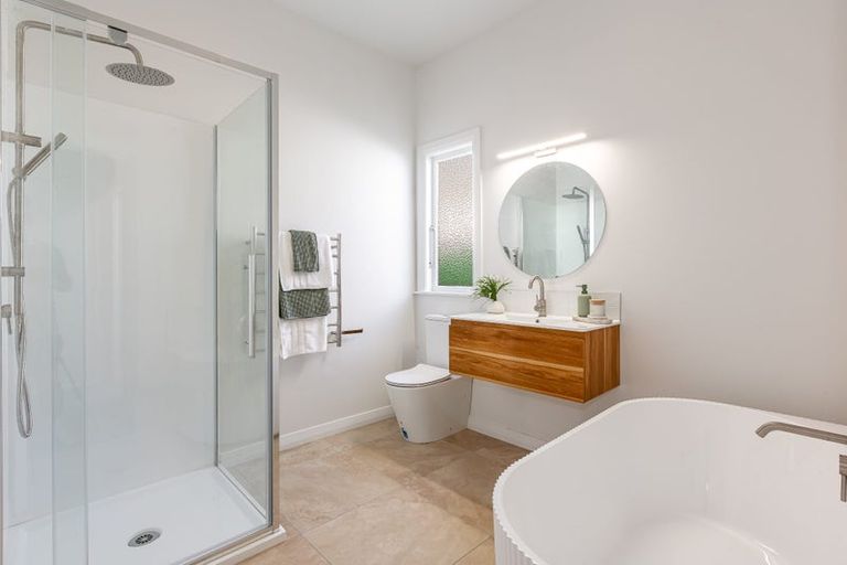 Photo of property in 254 Muritai Road, Eastbourne, Lower Hutt, 5013