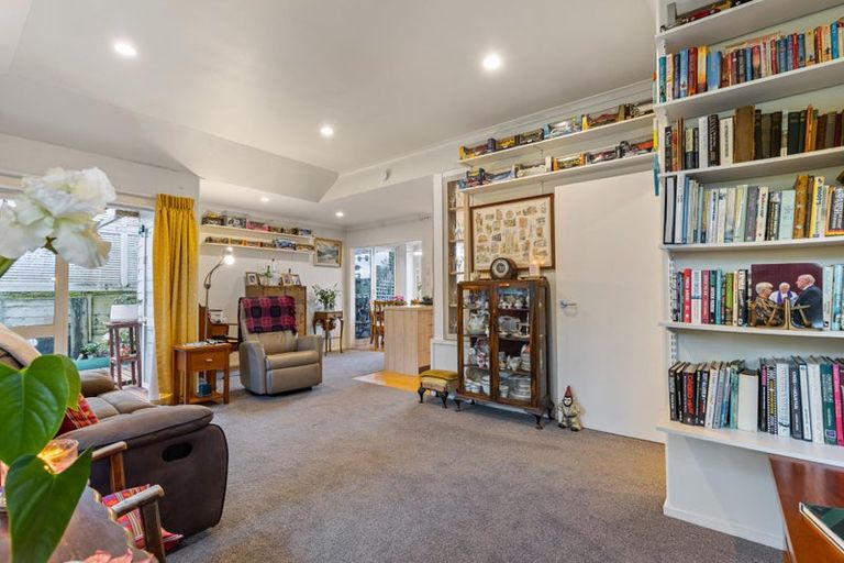 Photo of property in 23 Regents Park Place, Westgate, Auckland, 0614