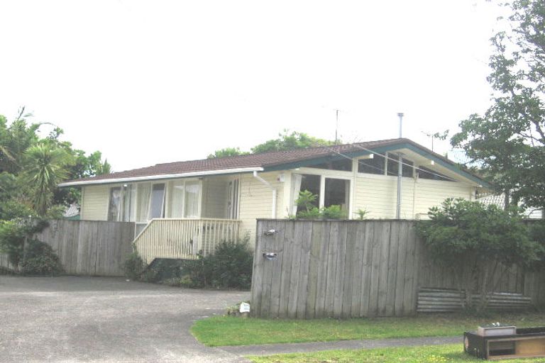 Photo of property in 1/33 Neal Avenue, Glenfield, Auckland, 0629