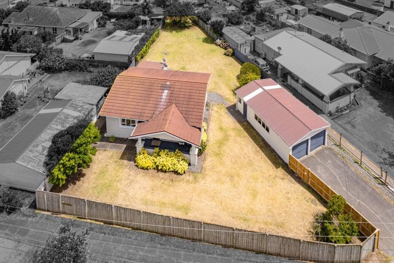 Photo of property in 16 Central Avenue, Gonville, Whanganui, 4501