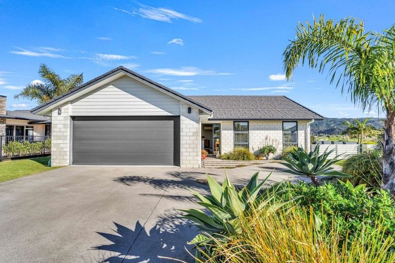 Photo of property in 19 Lady Jocelyn Place, Whitianga, 3510
