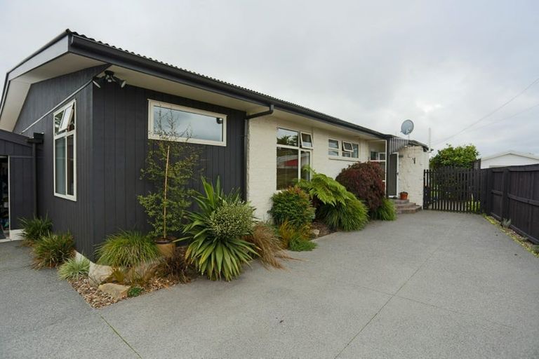 Photo of property in 102c Isleworth Road, Bishopdale, Christchurch, 8053