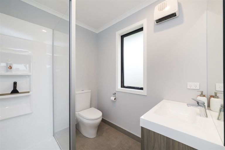 Photo of property in 202 Pacific Drive, Fitzherbert, Palmerston North, 4410