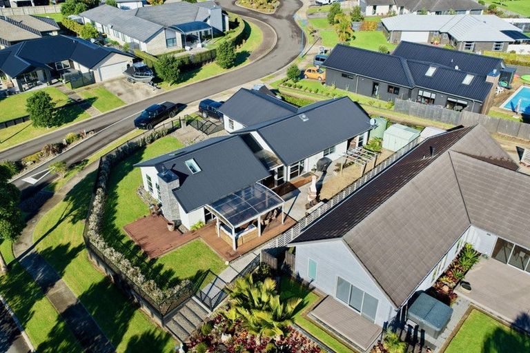 Photo of property in 2 Roseberry Place, Whitianga, 3510