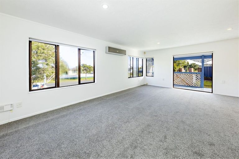 Photo of property in 148 Finlayson Avenue, Clendon Park, Auckland, 2103