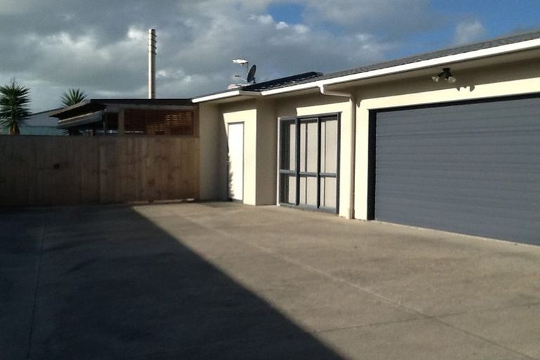 Photo of property in 76 Edgewater Drive, Pakuranga, Auckland, 2010