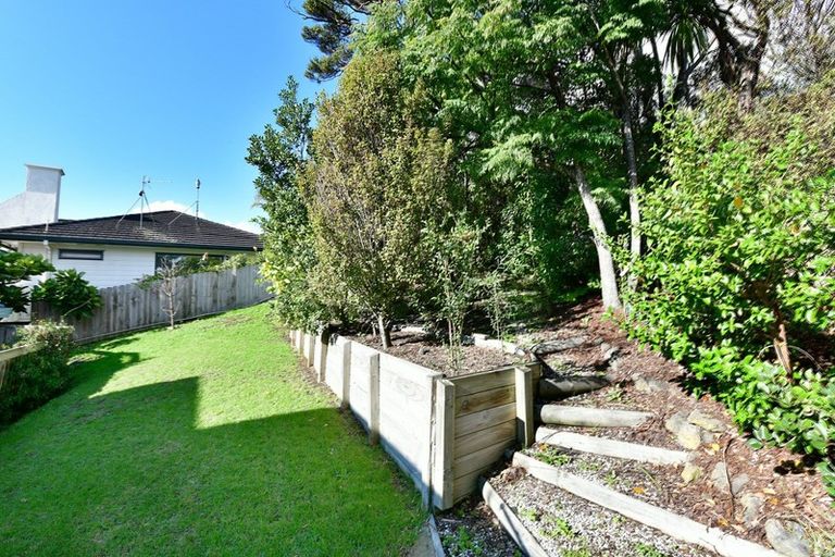 Photo of property in 144 Red Beach Road, Red Beach, 0932