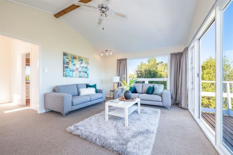 Photo of property in 1 Viscount Grove, Kelson, Lower Hutt, 5010