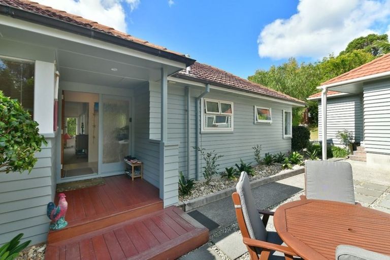 Photo of property in 26 Pohutukawa Avenue, Red Beach, 0932