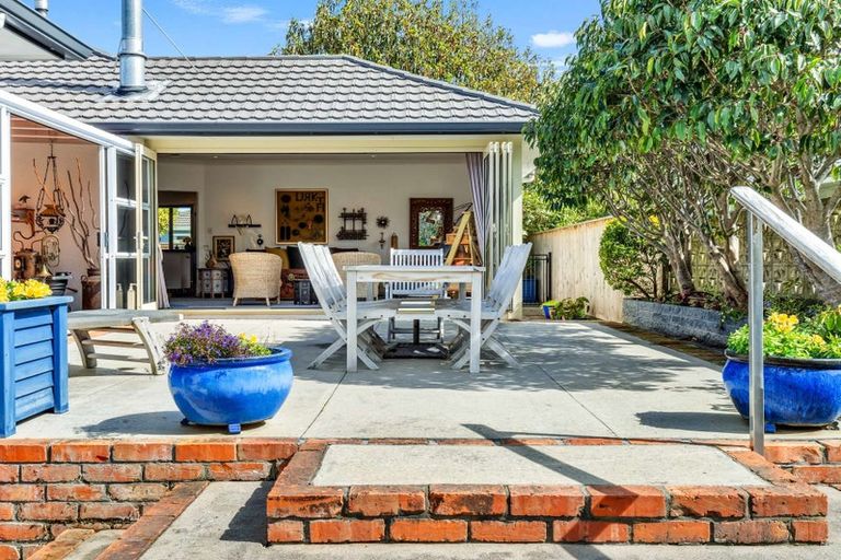 Photo of property in 16 Tregarth Street, Saint Johns Hill, Whanganui, 4501