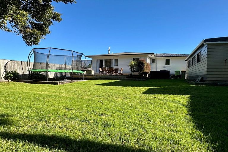 Photo of property in 4 Lyndon Place, Manurewa, Auckland, 2102