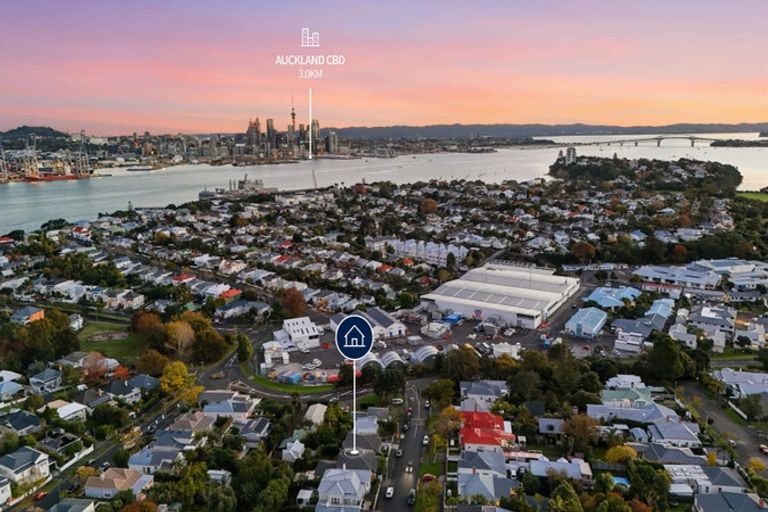 Photo of property in 45 Mozeley Avenue, Devonport, Auckland, 0624