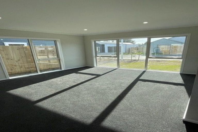 Photo of property in 24 Koru Loop, Paraparaumu, 5032