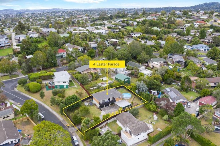 Photo of property in 4 Easter Parade, Glen Eden, Auckland, 0602