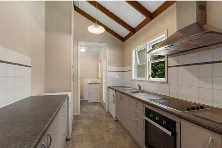 Photo of property in 1/30 Lyttelton Avenue, Forrest Hill, Auckland, 0620