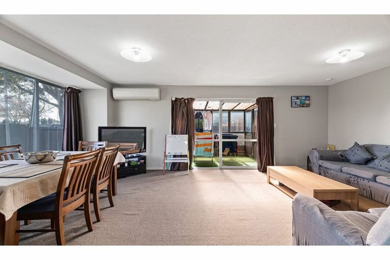 Photo of property in 12 Karnak Crescent, Russley, Christchurch, 8042