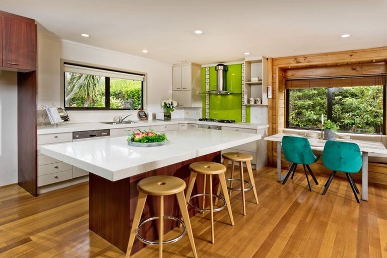 Photo of property in 6 Tasman Avenue, Henderson Valley, Auckland, 0614