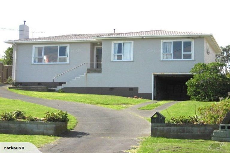 Photo of property in 112 Karaka Street, Castlecliff, Whanganui, 4501