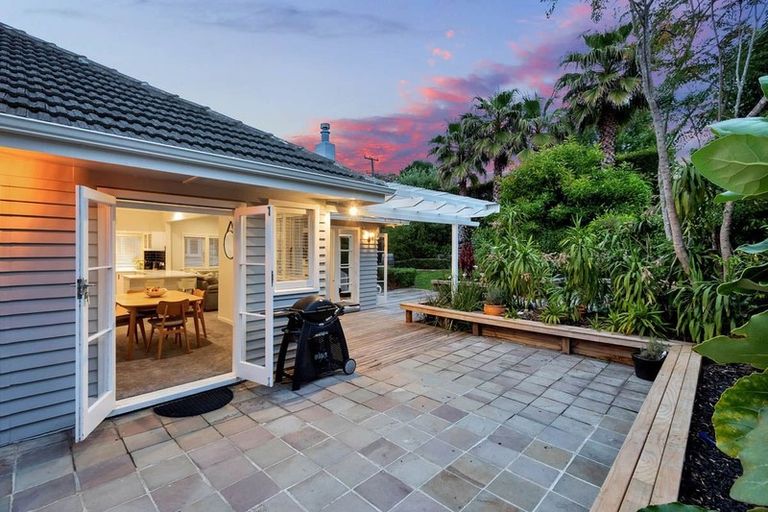 Photo of property in 1/53 Corunna Road, Milford, Auckland, 0620