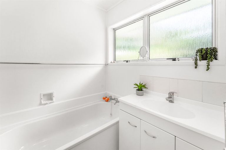 Photo of property in 8 Newstead Avenue, Browns Bay, Auckland, 0632