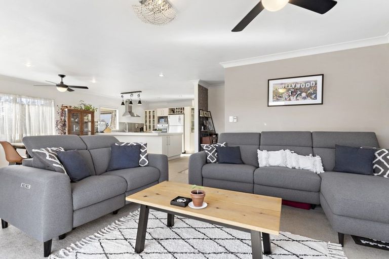 Photo of property in 24 Charles Street, Carterton, 5713