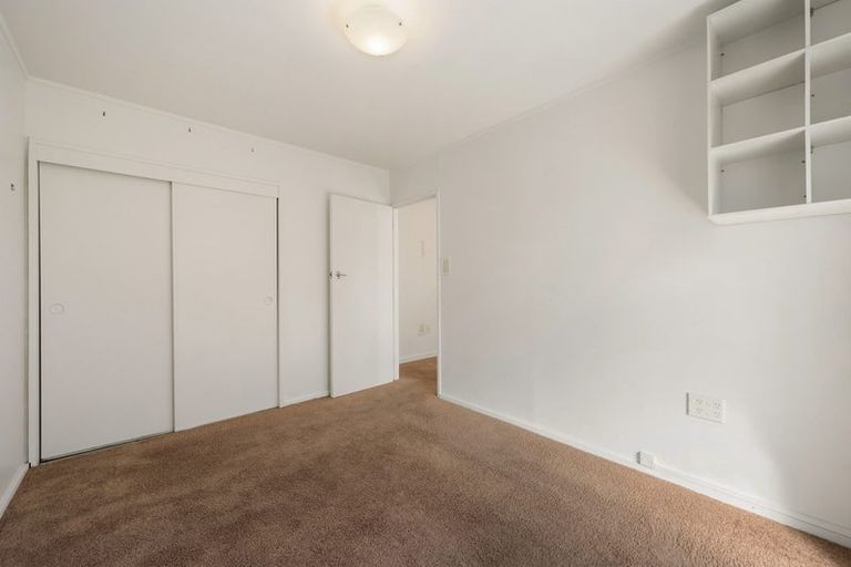 Photo of property in Mahora Court Flats, 25 Mahora Street, Kilbirnie, Wellington, 6022