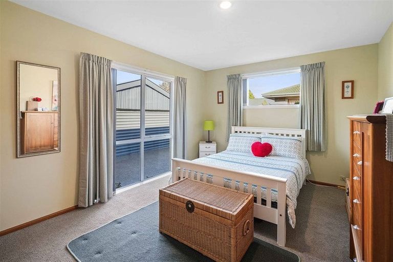 Photo of property in 22 Kathleen Crescent, Hornby, Christchurch, 8042