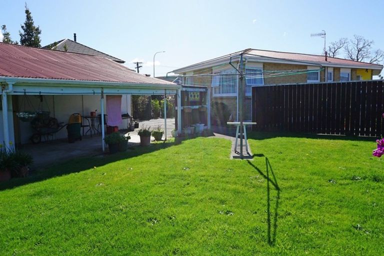 Photo of property in 129 Queen Street West, Levin, 5510