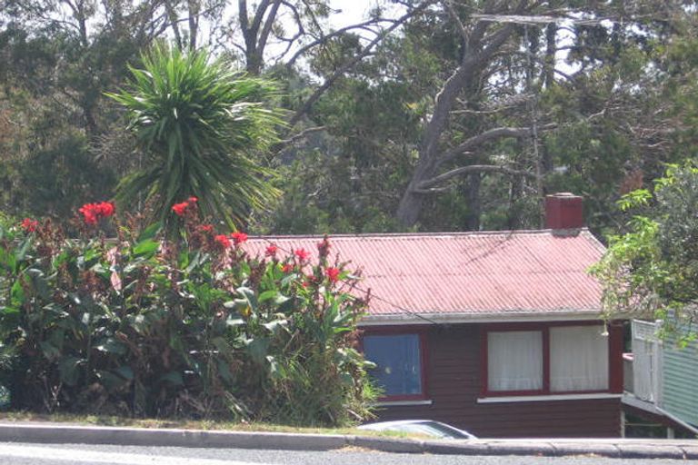 Photo of property in 385 Wairau Road, Totara Vale, Auckland, 0629