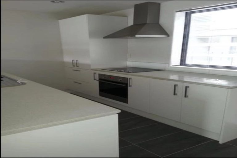 Photo of property in 2/10 Silver Moon Road, Albany Heights, Auckland, 0632