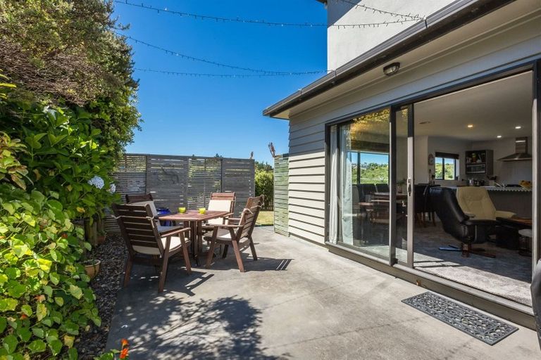 Photo of property in 19 Te Puia Drive, Aotea, Porirua, 5024