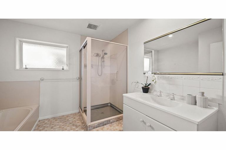 Photo of property in 4 Fountainhead Lane, Hillmorton, Christchurch, 8025