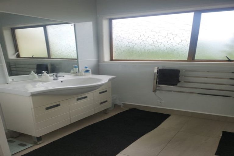 Photo of property in 11 Evan Street, Belmont, Auckland, 0622