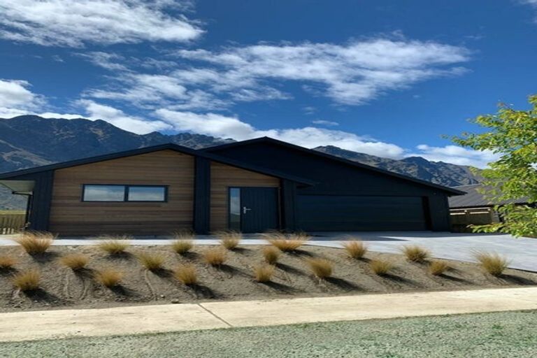 Photo of property in 55 Corriedale Road, Jacks Point, 9371