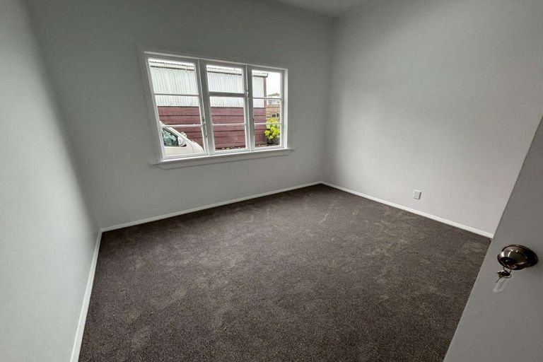 Photo of property in 222 Bridge Street, Eltham, 4322