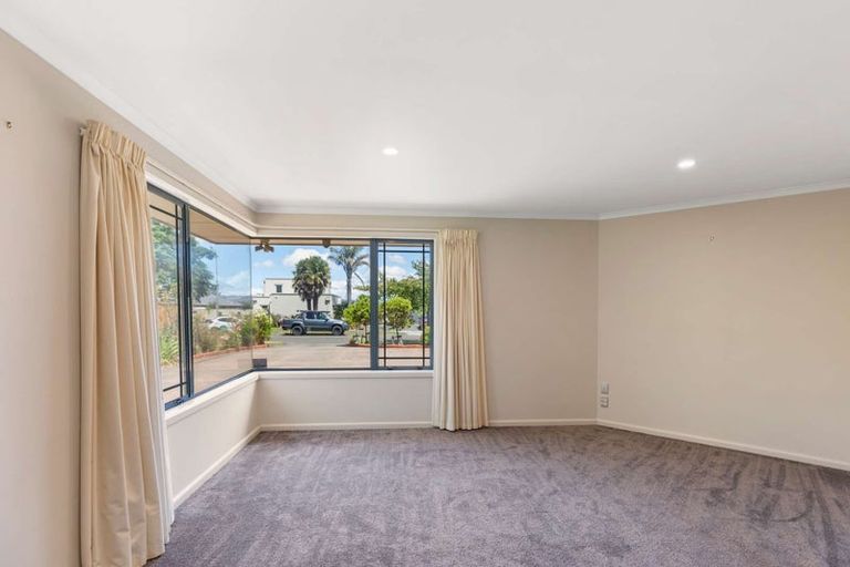 Photo of property in 64 Royal Oak Drive, Kelvin Grove, Palmerston North, 4414