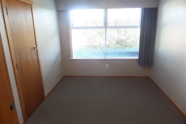 Photo of property in 11 Beverley Grove, Paparangi, Wellington, 6037