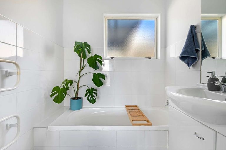 Photo of property in 18a Delshaw Avenue, Stanmore Bay, Whangaparaoa, 0932