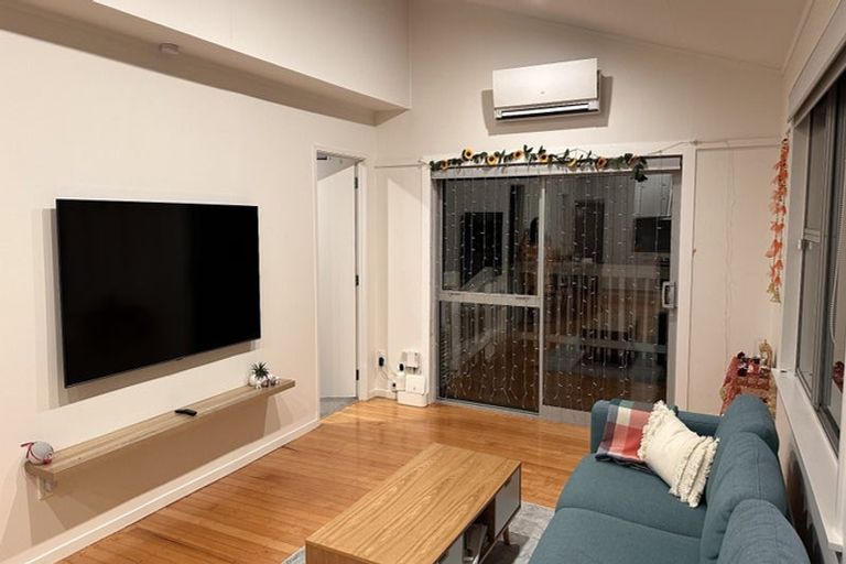 Photo of property in 2/111 Eskdale Road, Birkdale, Auckland, 0626