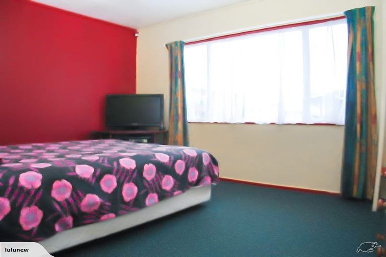Photo of property in 1/30 Kereru Street, Henderson, Auckland, 0612