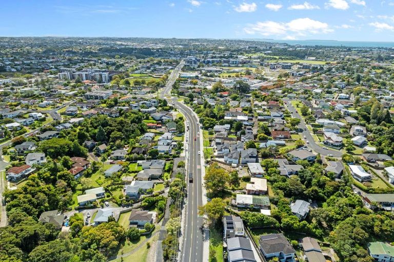 Photo of property in 3/72 Lake Road, Northcote, Auckland, 0627