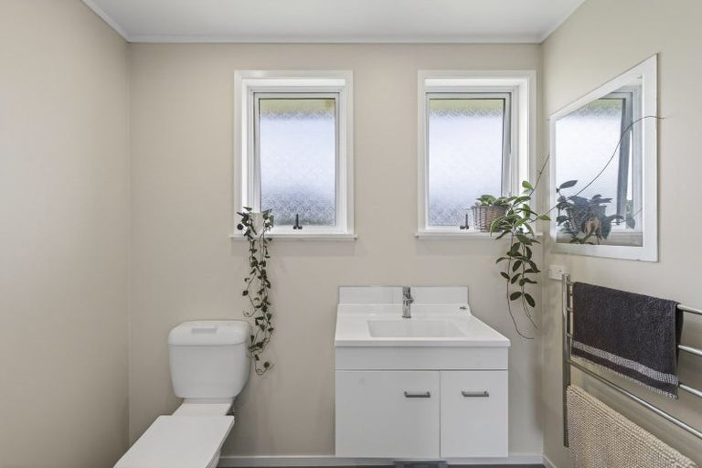 Photo of property in 19 Grenville Street, Marfell, New Plymouth, 4310