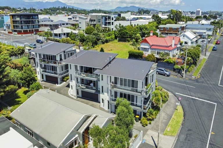 Photo of property in 90b Buller Street, New Plymouth, 4312