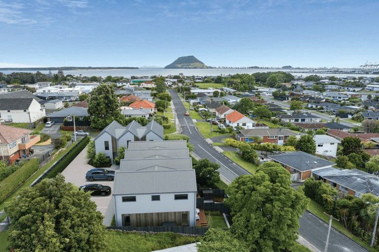 Photo of property in 1/59 Seaview Road, Glenfield, Auckland, 0629