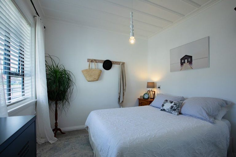 Photo of property in 13 Waverley Street, Waipawa, 4210