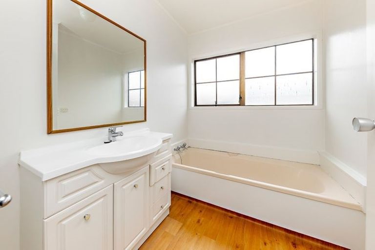 Photo of property in 30 Aronia Way, Goodwood Heights, Auckland, 2105