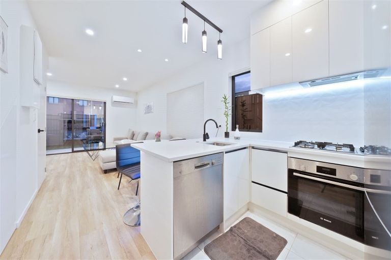 Photo of property in 4 Treeline Lane, Flat Bush, Auckland, 2019