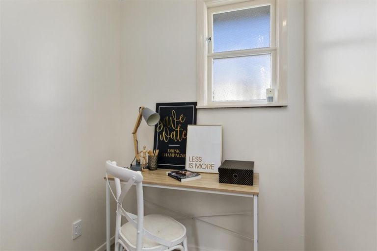 Photo of property in 14 Hanson Grove, Stokes Valley, Lower Hutt, 5019