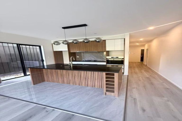 Photo of property in 22 Piringa Road, Pukekohe, 2120